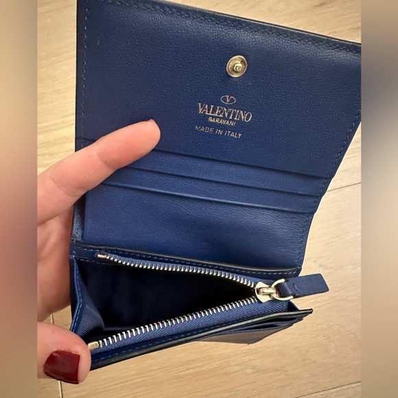 AUTHENTIC VALENTINO SMALL ROCKSTUD WALLET BLUE - Picture 3 of 6